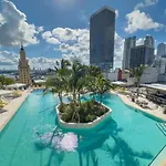 2901 Beautiful Downtown Apt With Pool And Gym