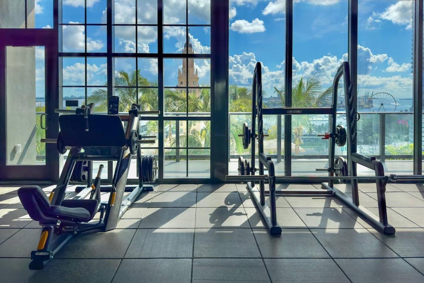 2901 Beautiful Downtown With Pool And Gym